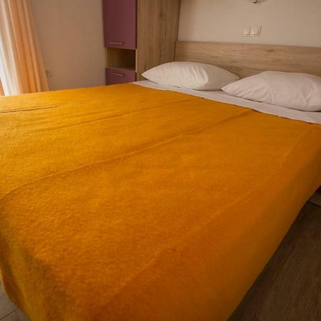 Apartmani Simic Starigrad Paklenica Eksteriør bilde
