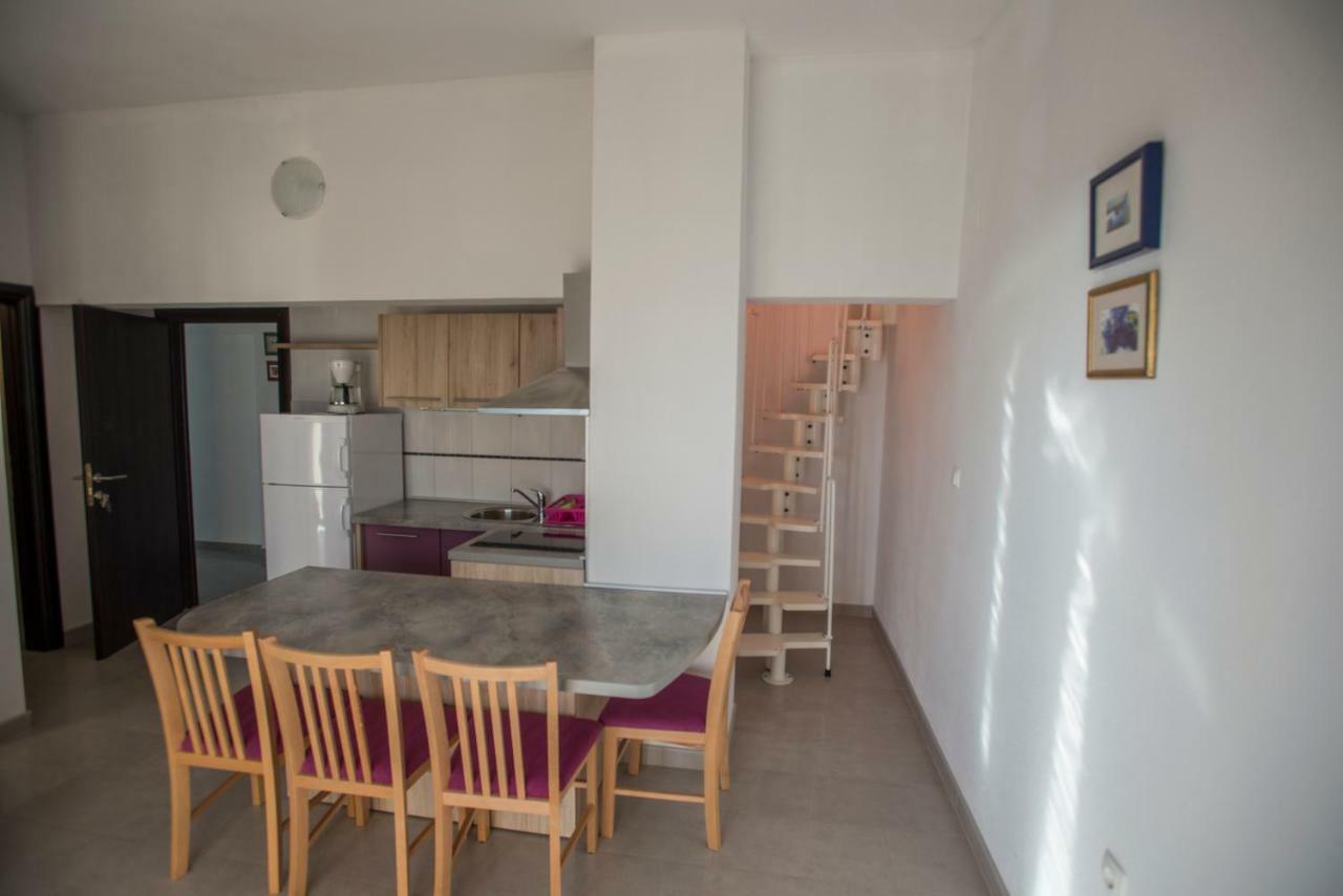 Apartmani Simic Starigrad Paklenica Eksteriør bilde