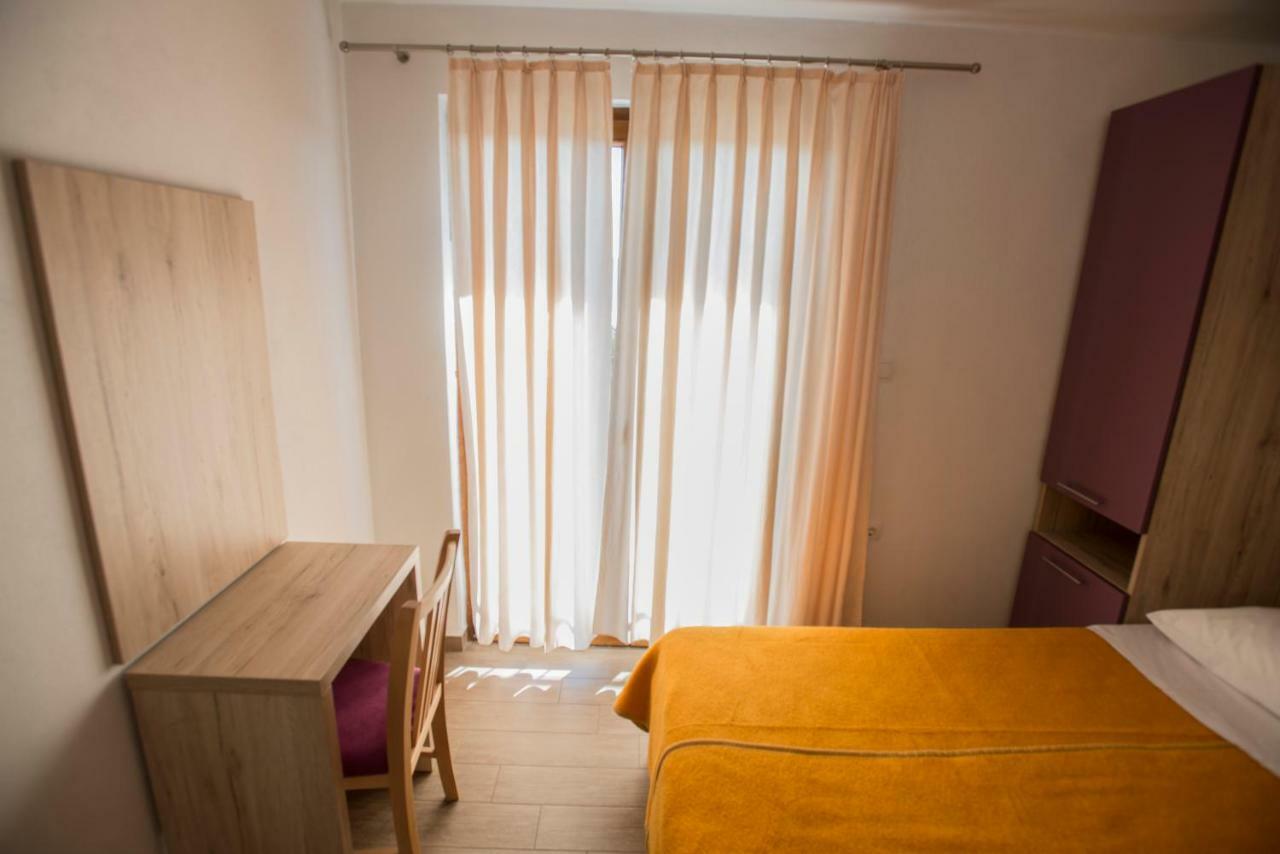 Apartmani Simic Starigrad Paklenica Eksteriør bilde