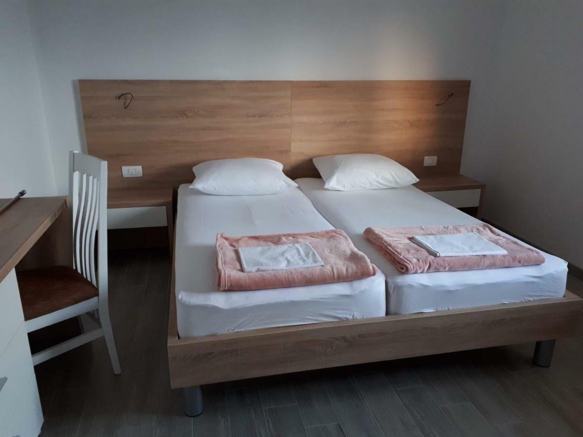 Apartmani Simic Starigrad Paklenica Eksteriør bilde