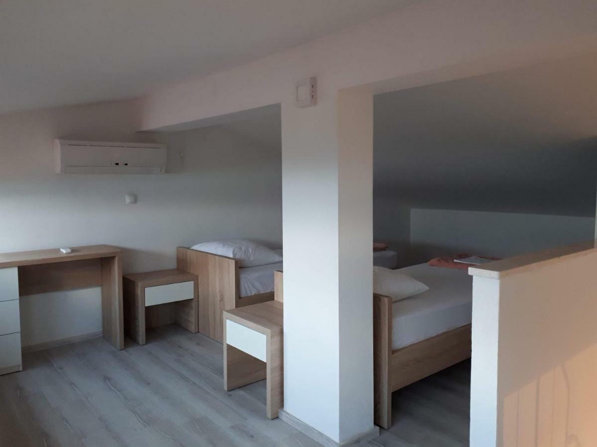 Apartmani Simic Starigrad Paklenica Eksteriør bilde